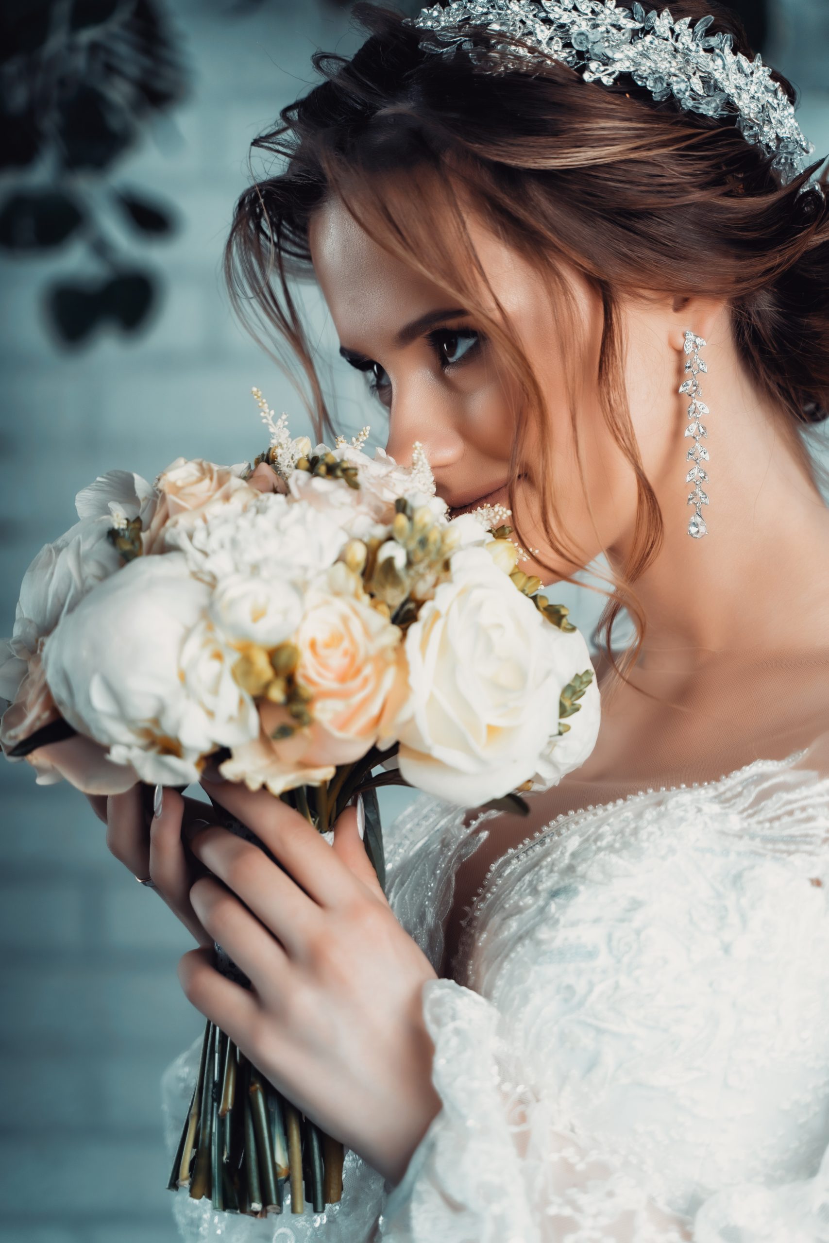 Cómo elegir los pendientes de novia adecuados para el día de tu boda